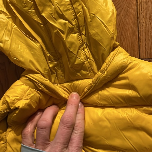 Sprout | toddler puffer style vest size 2 yellow hooded jacket - Picture 5 of 7